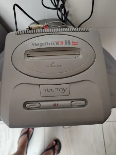 Mega drive 3 com jogos na memória e entrada de cartucho 