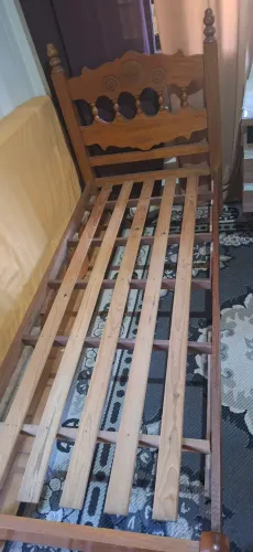 Vendo cama MADEIRA solteiro em boas condições