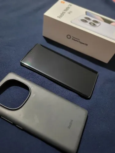 Vende-se Redmi Note 14 pro com caixa e todos acessórios, todo original.