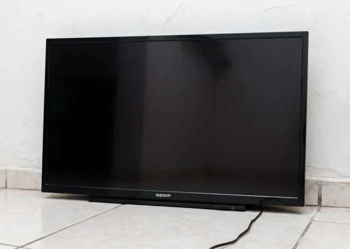 Vendo Televisão SEMP Usada 