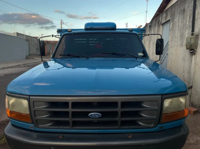 Ford F-4000 3.9 Turbo Intercooler Diesel 2P Manual 1997