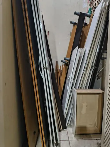 VENDO 2 GUARDAS ROUPAS E UMA CAMA DE SOLTEIRO - VALOR BAIXO PARA SAIR LOGO