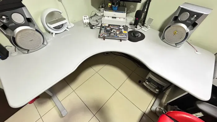 Mesa de trabalho de canto, em L