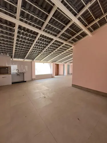 Casa à venda em Rio Verde com espaço amplo, armários embutidos, 3 quartos e churrasqueira