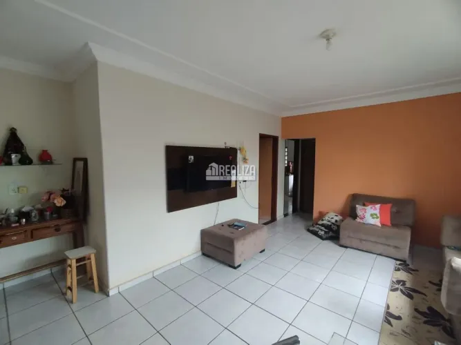 Casa padrão à venda no bairro Josa Bernardino I, Uberaba: 2 dormitórios e suíte