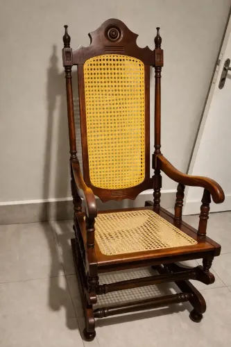 Cadeira de balanço antiga