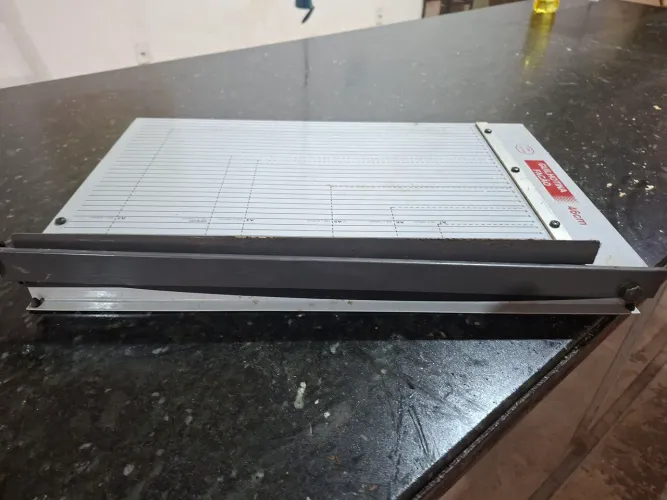 Vendo uma guilhotina facão 