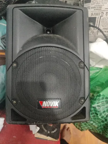Caixa de som novik neon semi nova