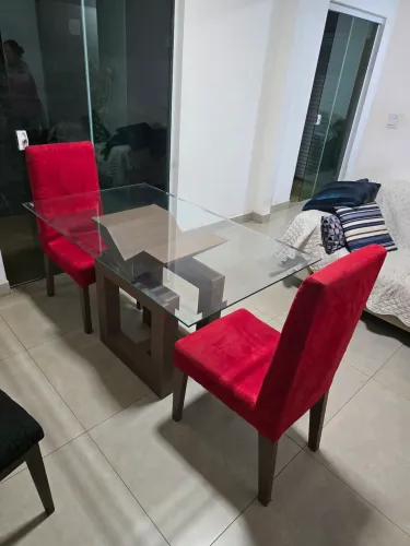 Mesa com base planejada e vidro + 2 poltronas 