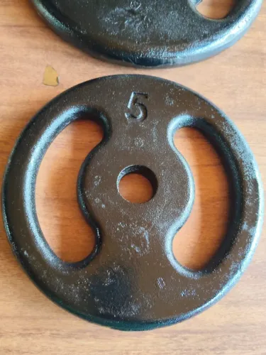 Kit 2 anilhas de 5kg pintada de ferro modelo vazada Novo Musculação