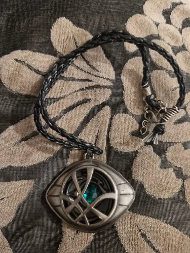 Colar Olho de Agamotto Dr Estranho 
