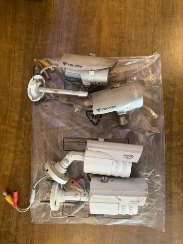 Kit com 4 câmeras de segurança - Tecvoz e PPA