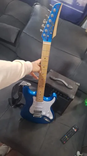 Guitarra seizi fun katana musashi Royal blue HSS + amplificador First