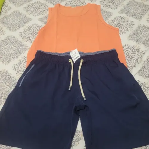 Roupas de qualidade 12, 13 anos em ótimo estado. 