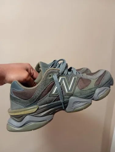 Tênis new balance 9060 bem conservado