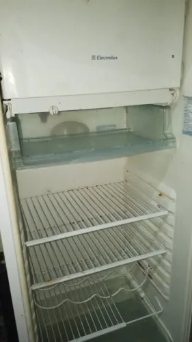 Vendo uma geladeira