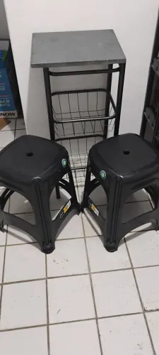 Fruteira de ferro com tampa de granito mais 4 banquetas