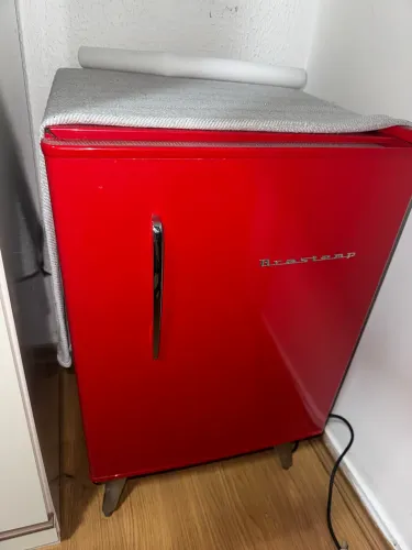 Frigobar Retrô vermelho