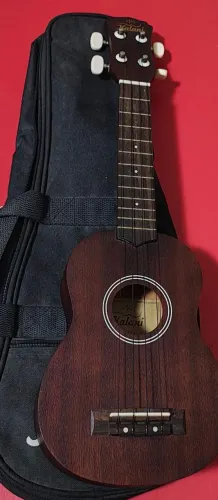 Ukulele Soprano Kalani com capa