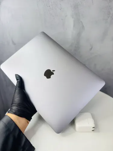 MacBook Air M1 128/8gb / troco por iPhone 11 ou superior + volta