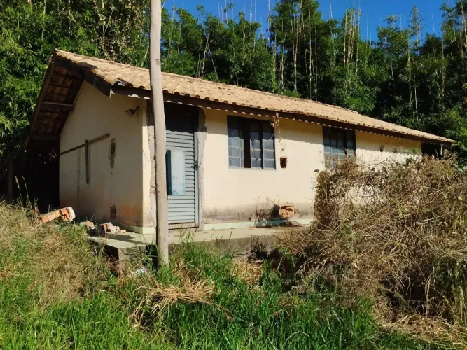 terreno 2 mil m2 com casa prá reformar em Piracaia SP