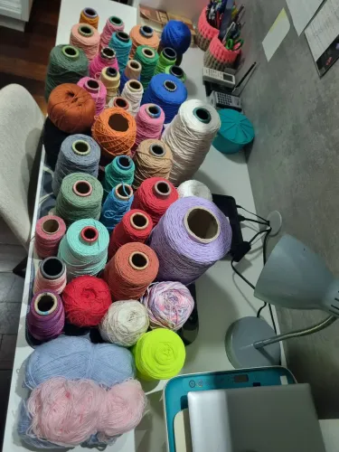 Lote de Fios para Crochê e Artesanato - Grande Variedade de Cores e Cones