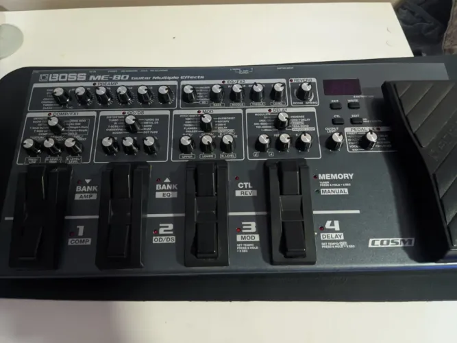 Pedaleira Boss Me-80