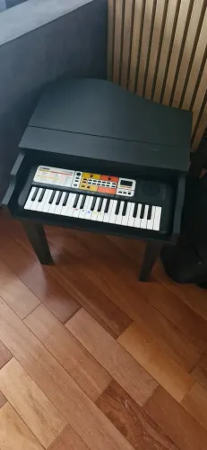 Vendo Teclado Yamaha pss f30 com base de piano