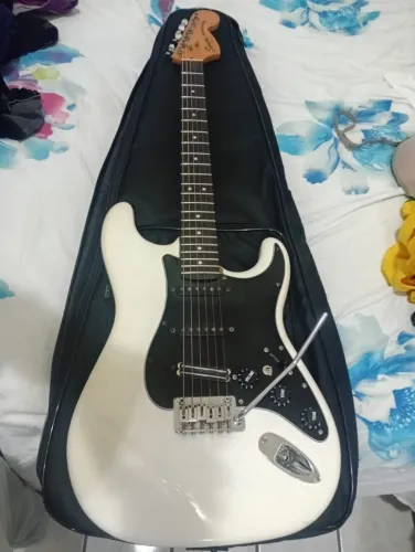 Guitarra squier
