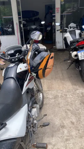 Bros NXR impecável para o dia a dia 
