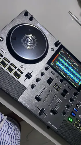 Controladora de Dj Numark Mixstream Pro Go