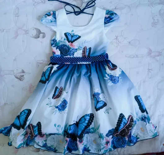 Vestido de festa infantil, 8 anos. Borboletas azul.