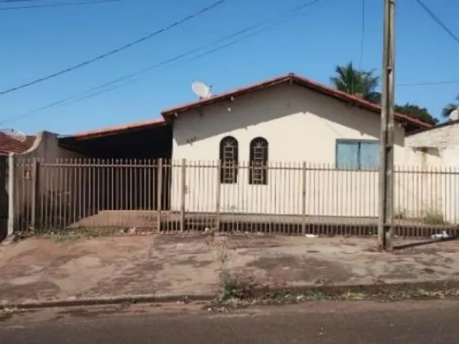 Casa 110 m² - Ituiutaba-MG - Av. Tiradentes, 541 - Vila Brasil