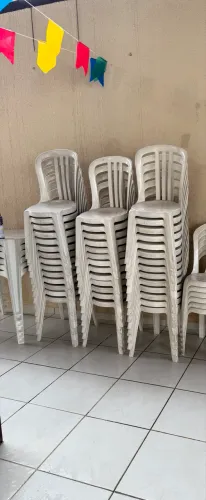 Mesas e cadeiras