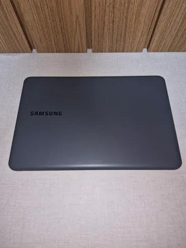 Notebook Samsung Essentials E30