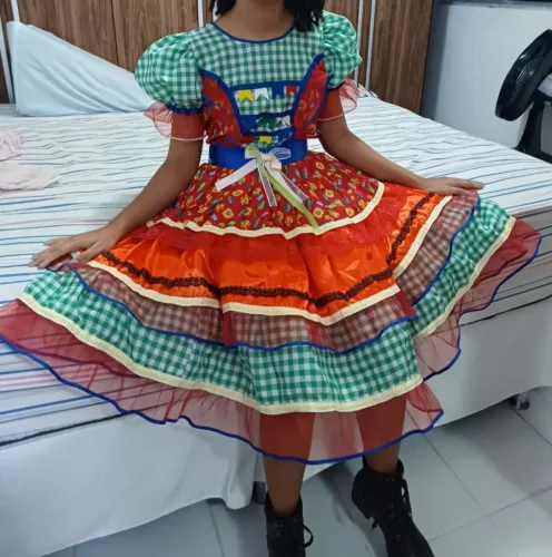 Alugo vestido de quadrilha junina.