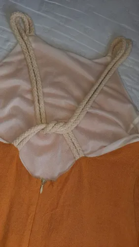 Vestido curto laranja queimado com fechamento em zíper nas costas estado excelente tamanho