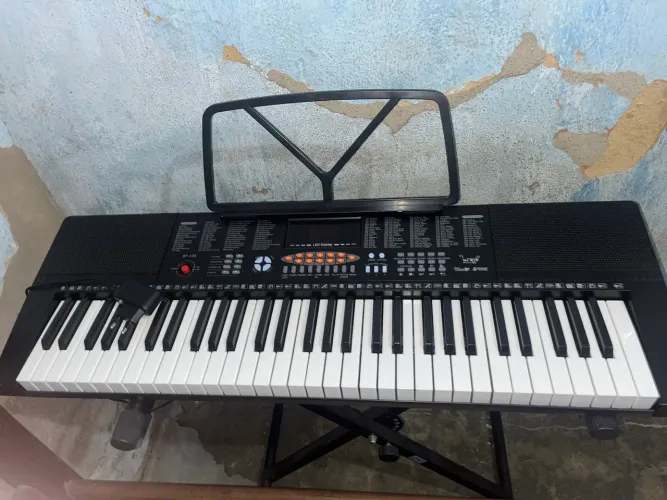 Kit Teclado Musical Iniciante 5/8 + capa suporte