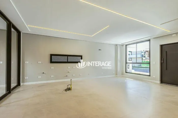 Casa com 3 quartos para alugar, 160 m² por R$ 8.988/mês - Santa Cândida - Curitiba/PR