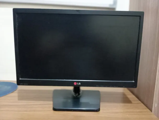 Monitor LG Flatron, modelo 20EN33SS-B LED
