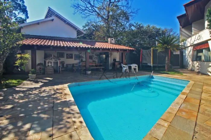 Casa em Condomínio Fechado - Jardim Vitoria Regia - 4 Dormitórios - 450m² em terreno de 65
