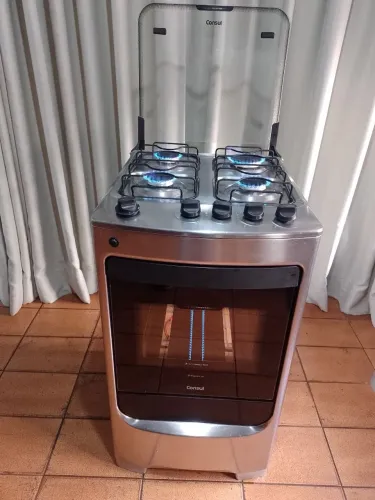 Fogão inox 04 bocas, novinho, funcionando perfeitamente, acendimento eletrico, Consul