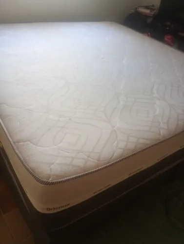 Cama Box Extra Grande Apenas 6 meses de Uso
