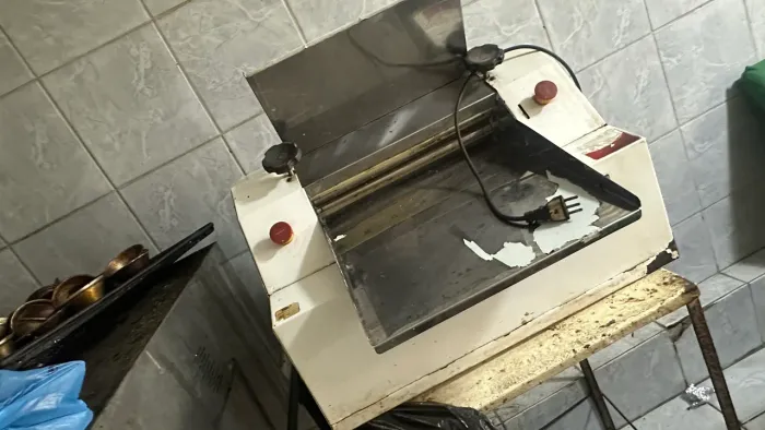 Cilindro laminador elétrico de massa para padaria pães pastéis pizza e etc