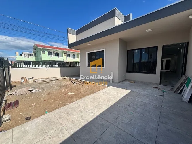 Casa com Piscina próximo ao mar em Praia de Leste