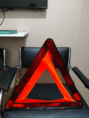 Triângulo de emergência para veículo