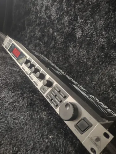 processador de efeitos digitais Behringer Virtualizer Pro DSP2024P, 