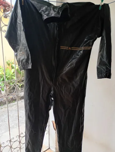 Capa de chuva pra motoqueiro.
