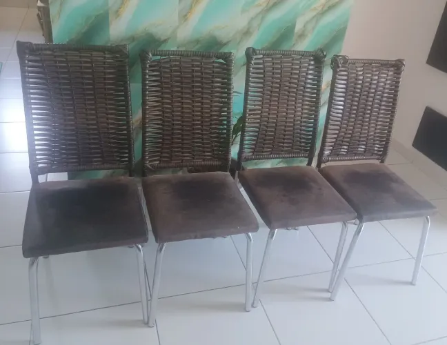 Conjunto de 04 cadeiras