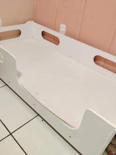 Cama infantil com colchão 